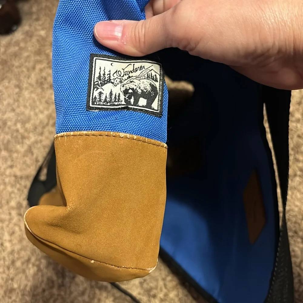 Mossimo blue and tan messenger laptop bag with strap and magnetic clasp